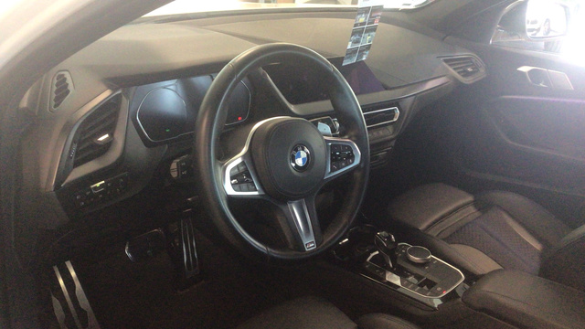 BMW Serie 1 118d color Blanco. Año 2021. 110KW(150CV). Diésel. En concesionario BYmyCAR Madrid - Alcalá de Madrid