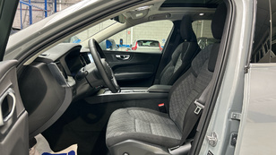 Volvo XC60 T6 Recharge Core AWD Auto 257 kW (350 CV) - 8 Volvo XC60 T6 Ocasión 257 KW (350CV) - 8