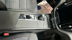 Volvo XC60 T6 Recharge Core AWD Auto 257 kW (350 CV) - 24 Volvo XC60 T6 Ocasión 257 KW (350CV) - 24