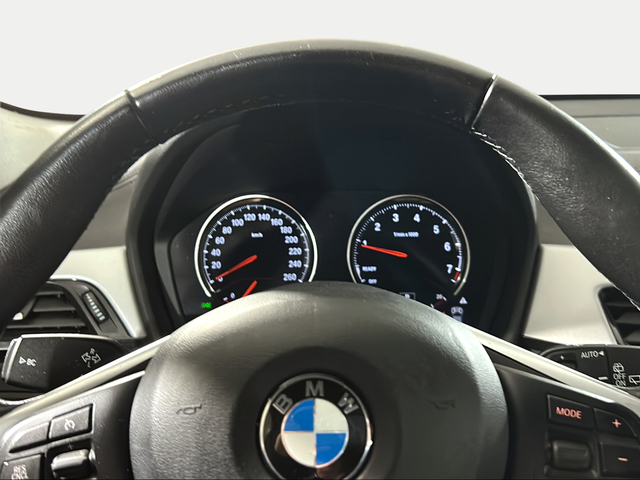 BMW X2 sDrive18i color Blanco. Año 2019. 103KW(140CV). Gasolina. En concesionario San Pablo Motor | Su Eminencia de Sevilla