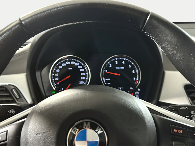 BMW X2 sDrive18i color Blanco. Año 2019. 103KW(140CV). Gasolina. En concesionario San Pablo Motor | Su Eminencia de Sevilla