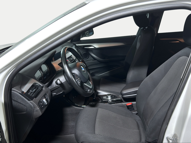 BMW X2 sDrive18i color Blanco. Año 2019. 103KW(140CV). Gasolina. En concesionario San Pablo Motor | Su Eminencia de Sevilla