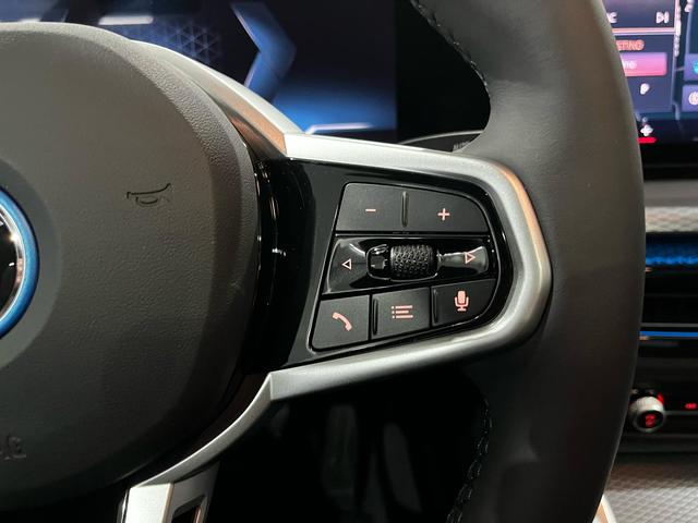 BMW i4 eDrive40 color Gris. Año 2025. 250KW(340CV). Eléctrico. En concesionario Unicars Ponent de Lleida