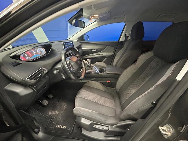 Peugeot 3008 PureTech 130 Allure EAT8 96 kW (130 CV)