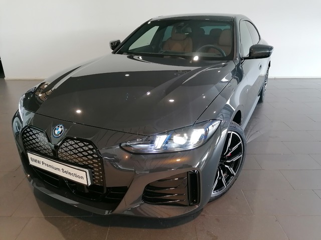 BMW i4 eDrive40 color Gris. Año 2025. 250KW(340CV). Eléctrico. En concesionario Adler Motor S.L. TOLEDO de Toledo