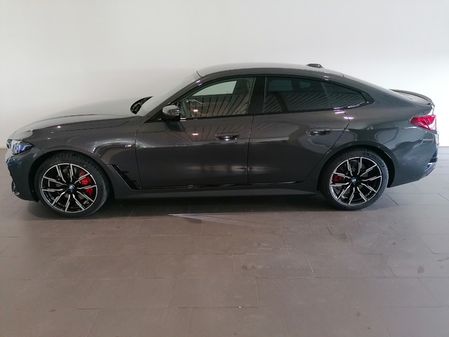 BMW i4 eDrive40 color Gris. Año 2025. 250KW(340CV). Eléctrico. En concesionario Adler Motor S.L. TOLEDO de Toledo