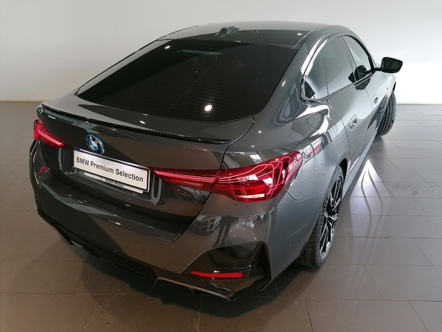 BMW i4 eDrive40 color Gris. Año 2025. 250KW(340CV). Eléctrico. En concesionario Adler Motor S.L. TOLEDO de Toledo