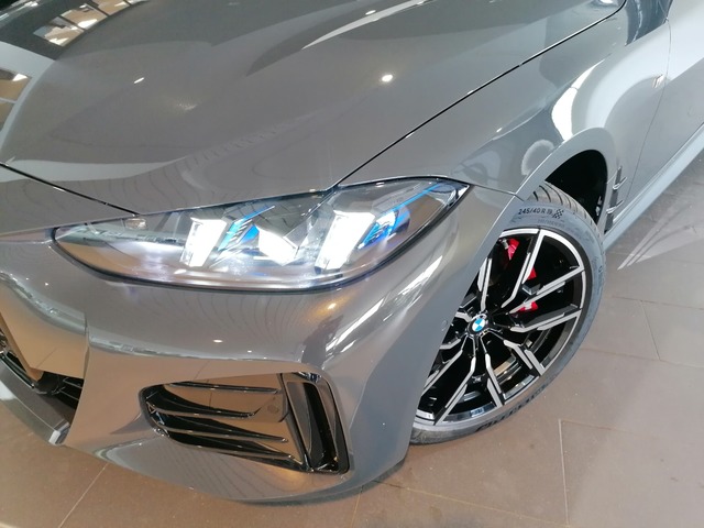 BMW i4 eDrive40 color Gris. Año 2025. 250KW(340CV). Eléctrico. En concesionario Adler Motor S.L. TOLEDO de Toledo