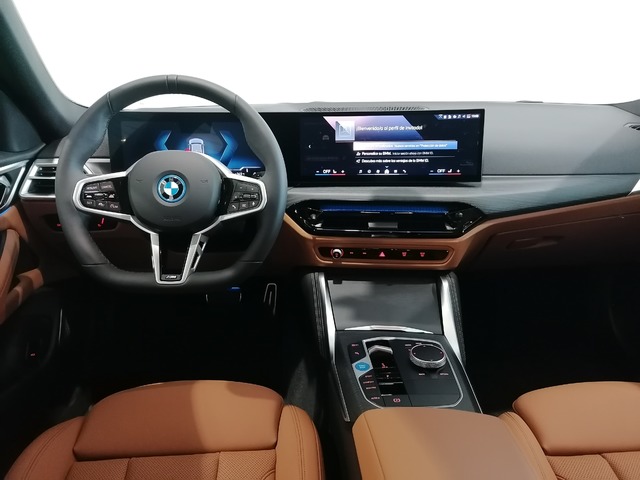 BMW i4 eDrive40 color Gris. Año 2025. 250KW(340CV). Eléctrico. En concesionario Adler Motor S.L. TOLEDO de Toledo