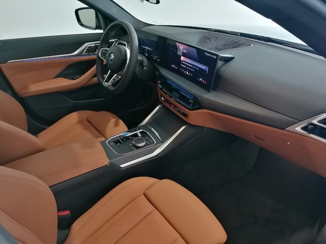 BMW i4 eDrive40 color Gris. Año 2025. 250KW(340CV). Eléctrico. En concesionario Adler Motor S.L. TOLEDO de Toledo