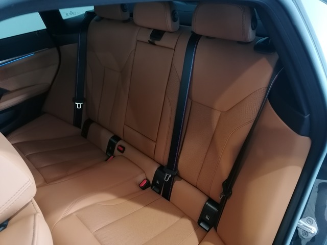BMW i4 eDrive40 color Gris. Año 2025. 250KW(340CV). Eléctrico. En concesionario Adler Motor S.L. TOLEDO de Toledo
