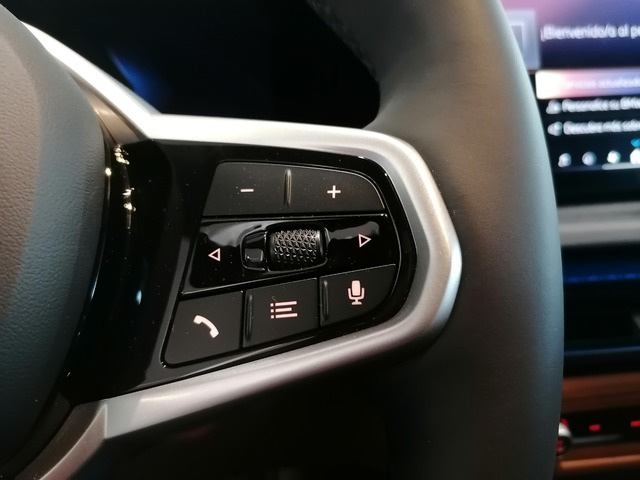 BMW i4 eDrive40 color Gris. Año 2025. 250KW(340CV). Eléctrico. En concesionario Adler Motor S.L. TOLEDO de Toledo