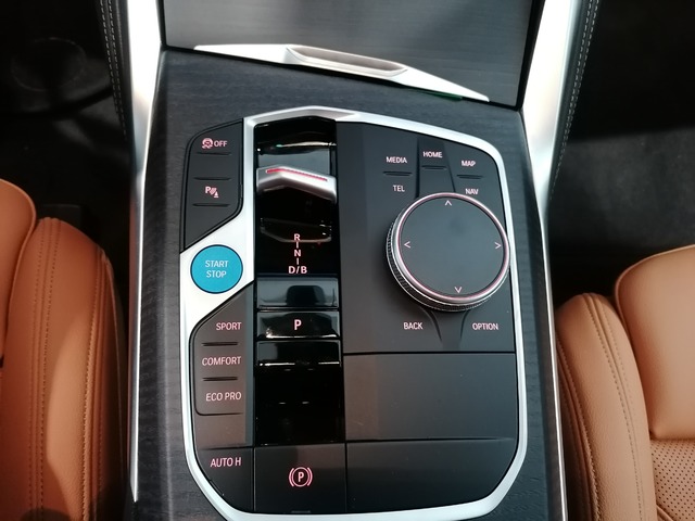 BMW i4 eDrive40 color Gris. Año 2025. 250KW(340CV). Eléctrico. En concesionario Adler Motor S.L. TOLEDO de Toledo