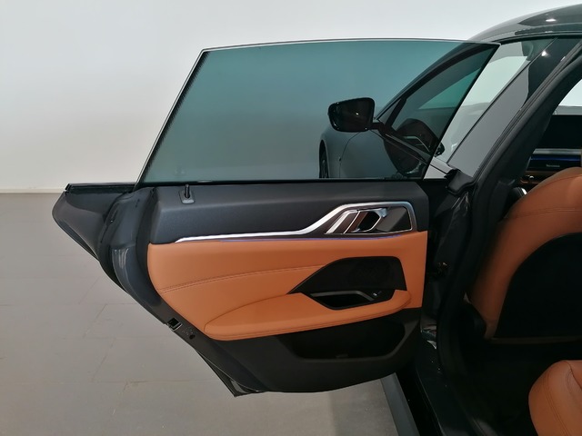 BMW i4 eDrive40 color Gris. Año 2025. 250KW(340CV). Eléctrico. En concesionario Adler Motor S.L. TOLEDO de Toledo