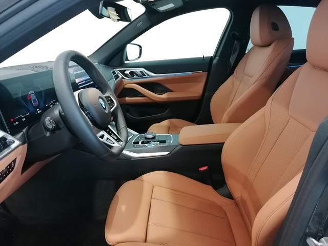 BMW i4 eDrive40 color Gris. Año 2025. 250KW(340CV). Eléctrico. En concesionario Adler Motor S.L. TOLEDO de Toledo