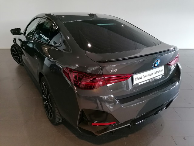 BMW i4 eDrive40 color Gris. Año 2025. 250KW(340CV). Eléctrico. En concesionario Adler Motor S.L. TOLEDO de Toledo