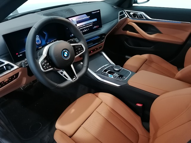 BMW i4 eDrive40 color Gris. Año 2025. 250KW(340CV). Eléctrico. En concesionario Adler Motor S.L. TOLEDO de Toledo