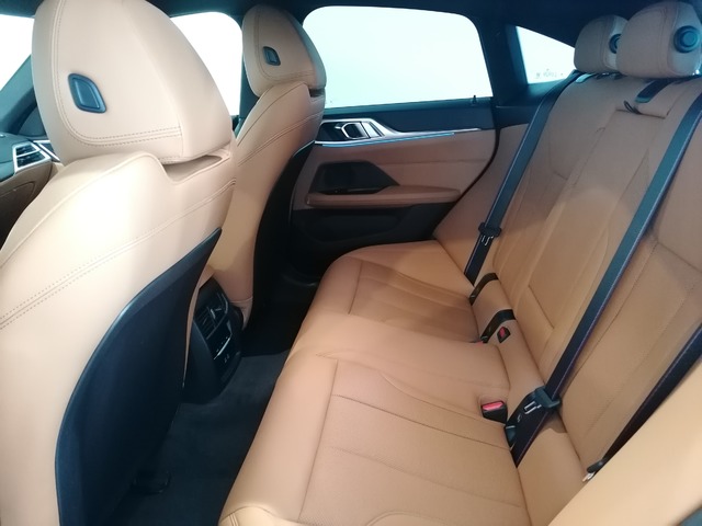 BMW i4 eDrive40 color Gris. Año 2025. 250KW(340CV). Eléctrico. En concesionario Adler Motor S.L. TOLEDO de Toledo