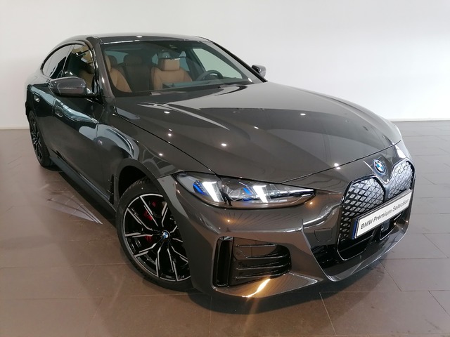 BMW i4 eDrive40 color Gris. Año 2025. 250KW(340CV). Eléctrico. En concesionario Adler Motor S.L. TOLEDO de Toledo