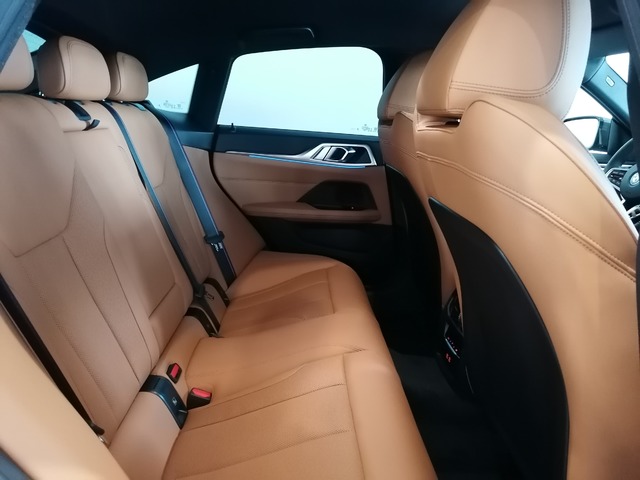BMW i4 eDrive40 color Gris. Año 2025. 250KW(340CV). Eléctrico. En concesionario Adler Motor S.L. TOLEDO de Toledo