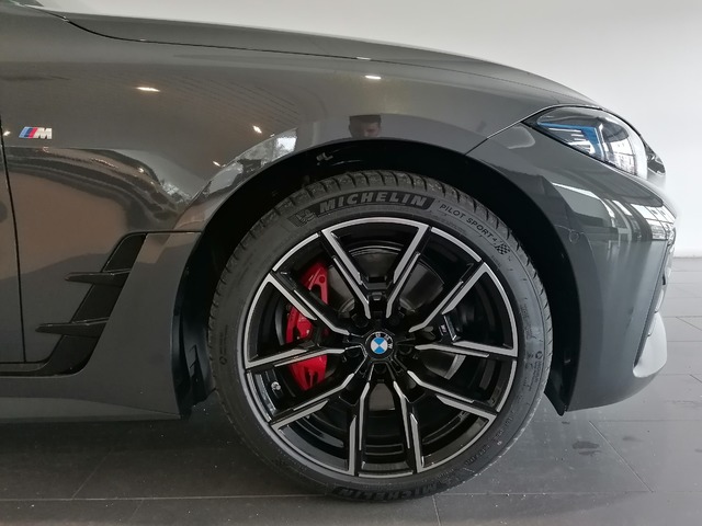 BMW i4 eDrive40 color Gris. Año 2025. 250KW(340CV). Eléctrico. En concesionario Adler Motor S.L. TOLEDO de Toledo