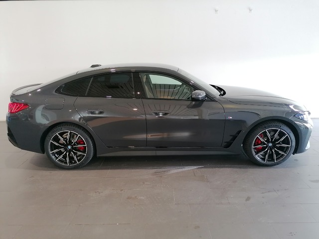 BMW i4 eDrive40 color Gris. Año 2025. 250KW(340CV). Eléctrico. En concesionario Adler Motor S.L. TOLEDO de Toledo