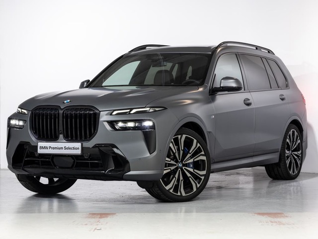 BMW X7 xDrive40d color Gris. Año 2025. 259KW(352CV). Diésel. En concesionario Oliva Motor Girona de Girona