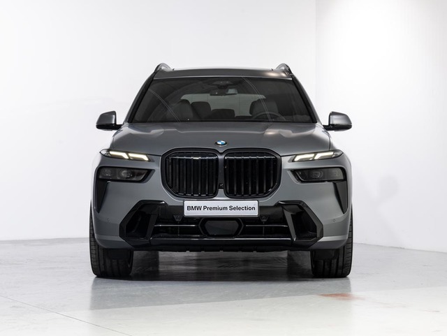 BMW X7 xDrive40d color Gris. Año 2025. 259KW(352CV). Diésel. En concesionario Oliva Motor Girona de Girona