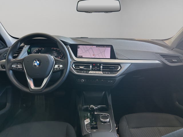 BMW Serie 1 118i color Gris. Año 2024. 103KW(140CV). Gasolina. En concesionario ALZIRA Automoviles Fersan, S.A. de Valencia