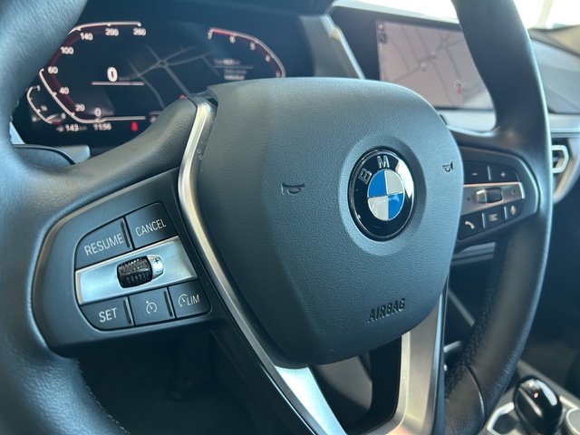 BMW Serie 1 118i color Gris. Año 2024. 103KW(140CV). Gasolina. En concesionario ALZIRA Automoviles Fersan, S.A. de Valencia