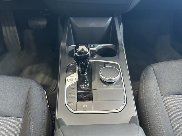 BMW Serie 1 118i color Gris. Año 2024. 103KW(140CV). Gasolina. En concesionario ALZIRA Automoviles Fersan, S.A. de Valencia