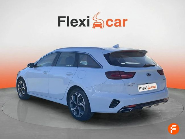 Foto 5 Kia Ceed Tourer 1.6 GDi PHEV eDrive 104 kW (141 CV)