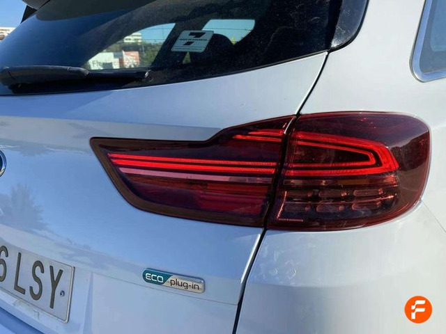 Foto 26 Kia Ceed Tourer 1.6 GDi PHEV eDrive 104 kW (141 CV)