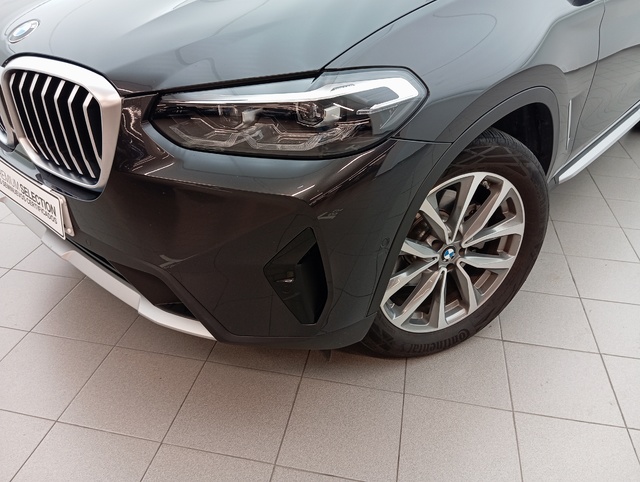 BMW X3 xDrive20d color Gris. Año 2023. 140KW(190CV). Diésel. En concesionario Augusta Aragon S.A. de Zaragoza