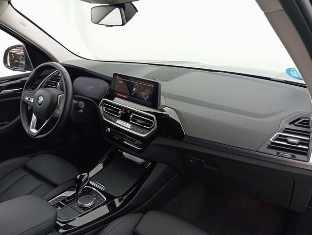 BMW X3 xDrive20d color Gris. Año 2023. 140KW(190CV). Diésel. En concesionario Augusta Aragon S.A. de Zaragoza