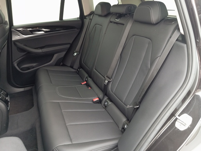 BMW X3 xDrive20d color Gris. Año 2023. 140KW(190CV). Diésel. En concesionario Augusta Aragon S.A. de Zaragoza