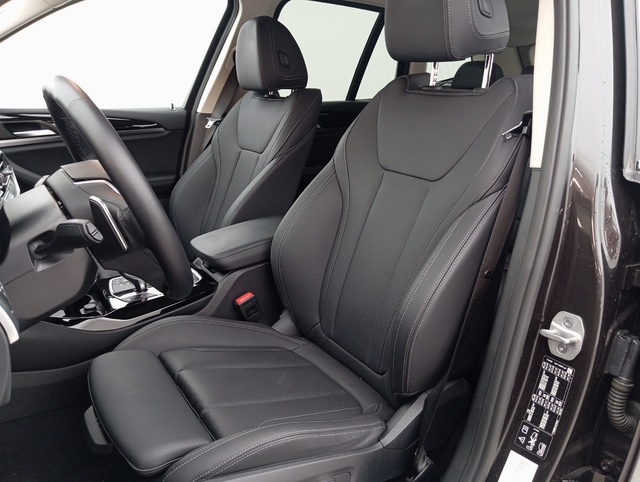 BMW X3 xDrive20d color Gris. Año 2023. 140KW(190CV). Diésel. En concesionario Augusta Aragon S.A. de Zaragoza