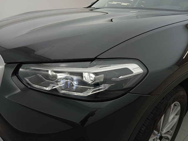 BMW X3 xDrive20d color Gris. Año 2023. 140KW(190CV). Diésel. En concesionario Augusta Aragon S.A. de Zaragoza