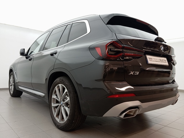 BMW X3 xDrive20d color Gris. Año 2023. 140KW(190CV). Diésel. En concesionario Augusta Aragon S.A. de Zaragoza