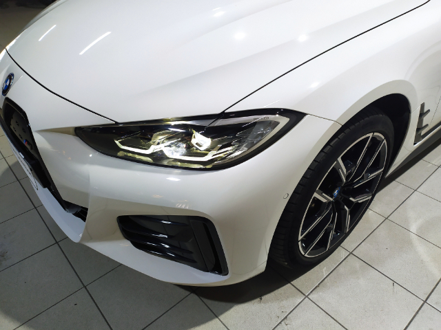 BMW i4 eDrive40 color Blanco. Año 2023. 250KW(340CV). Eléctrico. En concesionario Hispamovil Elche de Alicante