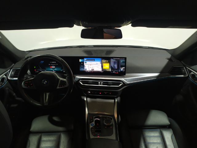 BMW i4 eDrive40 color Blanco. Año 2023. 250KW(340CV). Eléctrico. En concesionario Hispamovil Elche de Alicante