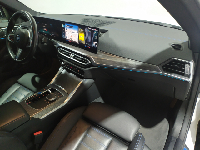 BMW i4 eDrive40 color Blanco. Año 2023. 250KW(340CV). Eléctrico. En concesionario Hispamovil Elche de Alicante