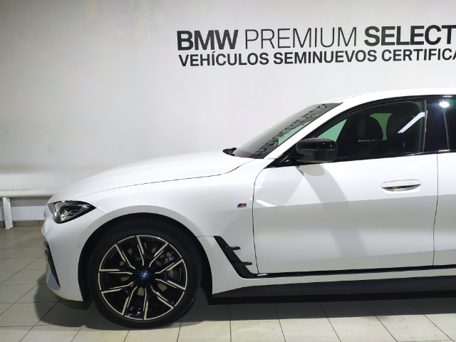 BMW i4 eDrive40 color Blanco. Año 2023. 250KW(340CV). Eléctrico. En concesionario Hispamovil Elche de Alicante