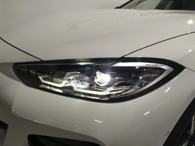 BMW i4 eDrive40 color Blanco. Año 2023. 250KW(340CV). Eléctrico. En concesionario Hispamovil Elche de Alicante