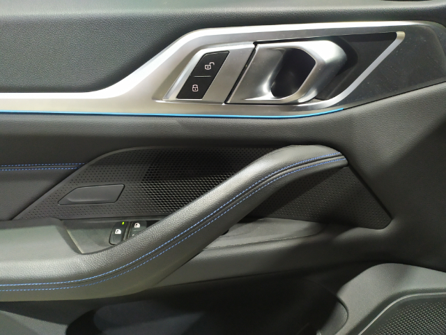BMW i4 eDrive40 color Blanco. Año 2023. 250KW(340CV). Eléctrico. En concesionario Hispamovil Elche de Alicante