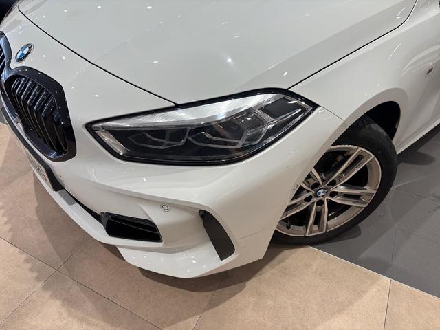 BMW Serie 1 118d color Blanco. Año 2024. 110KW(150CV). Diésel. En concesionario Automotor Costa, S.L.U. de Almería