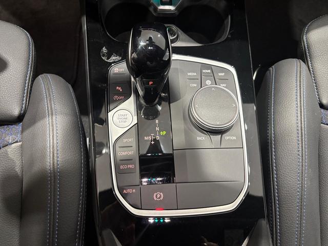 BMW Serie 1 118d color Blanco. Año 2024. 110KW(150CV). Diésel. En concesionario Automotor Costa, S.L.U. de Almería