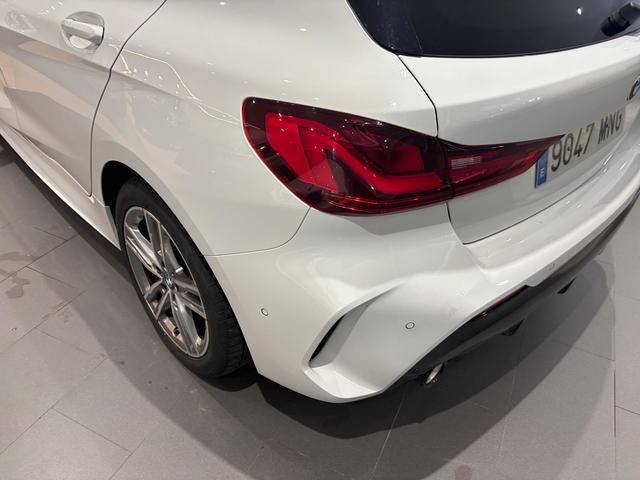 BMW Serie 1 118d color Blanco. Año 2024. 110KW(150CV). Diésel. En concesionario Automotor Costa, S.L.U. de Almería
