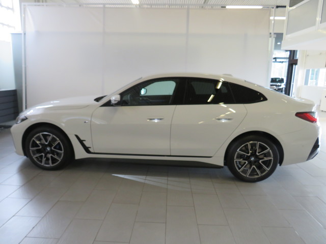 BMW i4 eDrive35 color Blanco. Año 2025. 210KW(286CV). Eléctrico. En concesionario Lugauto S.A. de Lugo