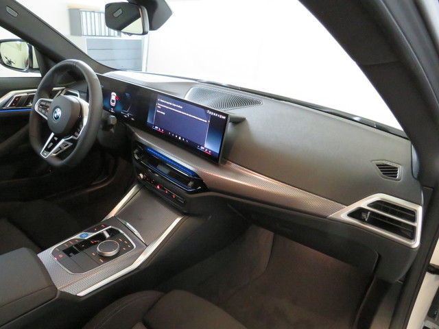 BMW i4 eDrive35 color Blanco. Año 2025. 210KW(286CV). Eléctrico. En concesionario Lugauto S.A. de Lugo